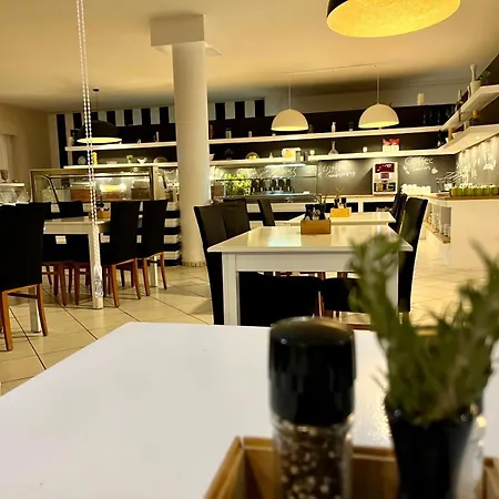 Hotel Holidays & 5*