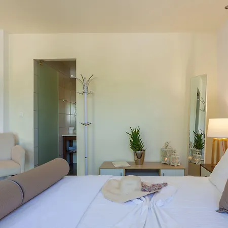 Holidays & Σκόπελος