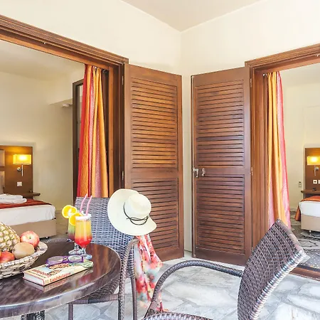 Holidays & Ξενοδοχείο 5*