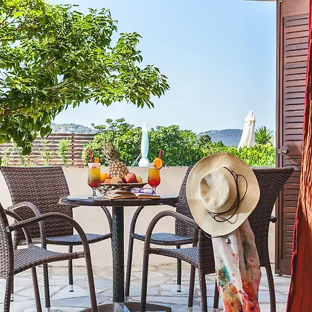 Holidays & Ξενοδοχείο