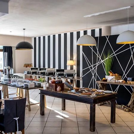 Ξενοδοχείο Holidays &