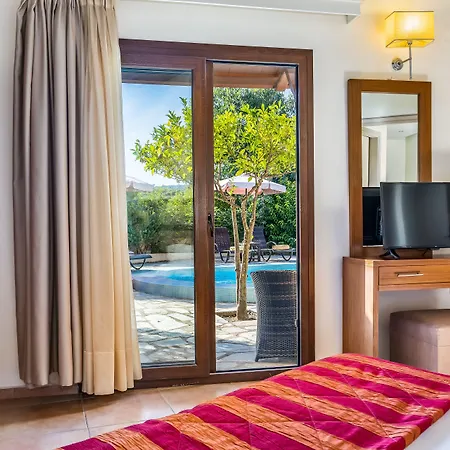 Holidays & Ξενοδοχείο 5*