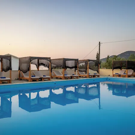 Holidays & Σκόπελος