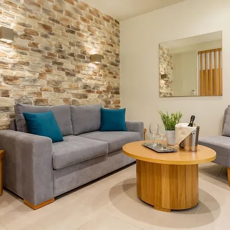 Holidays By Ghh Hotel